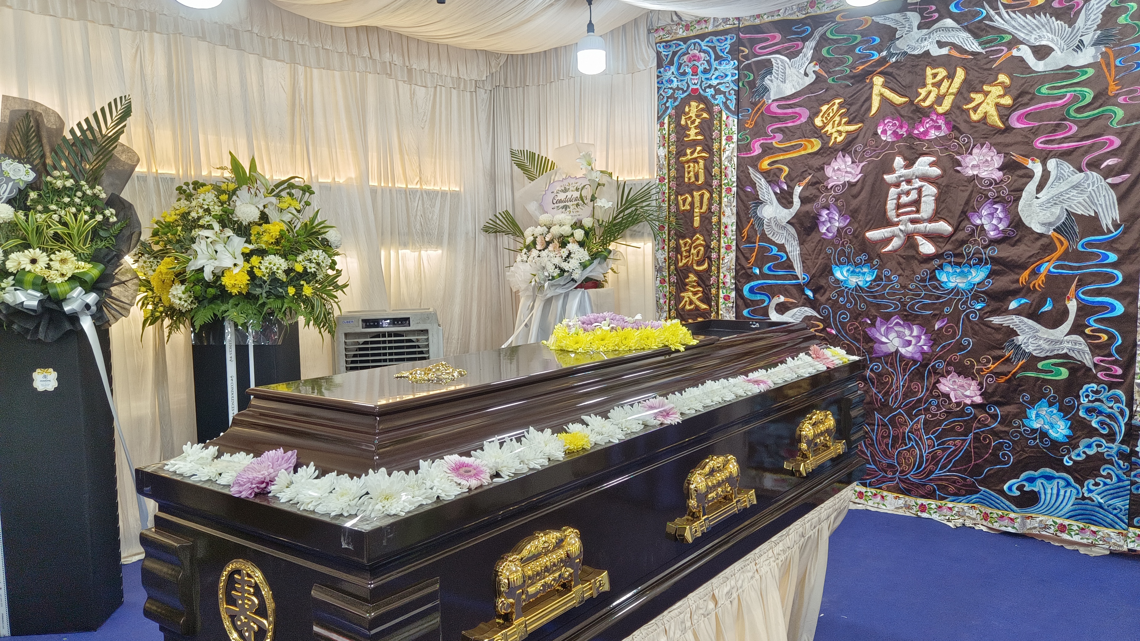 A Taoist Funeral is filled with rituals that guide the soul and honors ancestors. Discover five unique traditions that define this sacred farewell.
