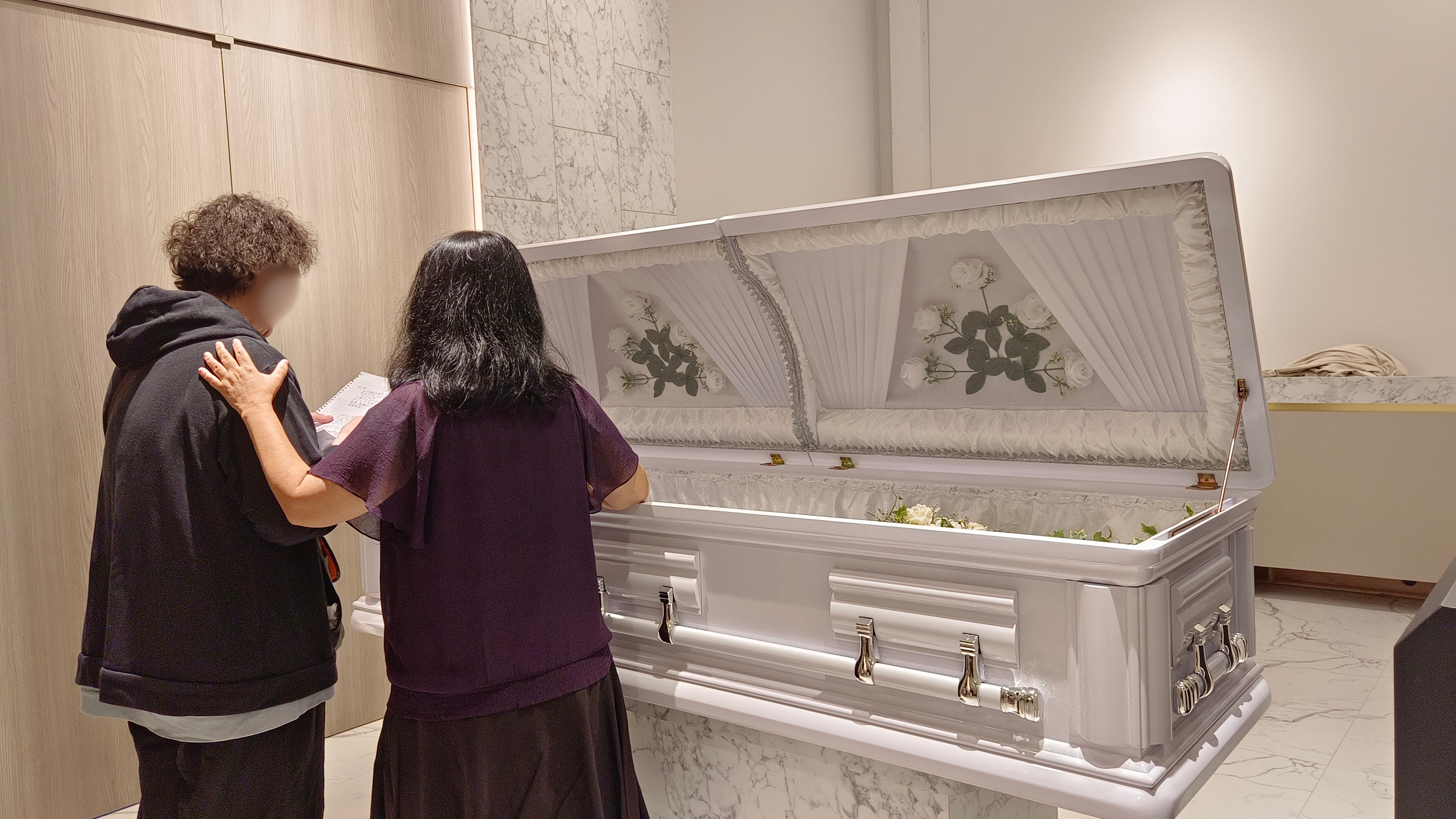 A Free Thinker Funeral allows families to honor loved ones without religious constraints. Discover five inspiring ideas to create a meaningful farewell.