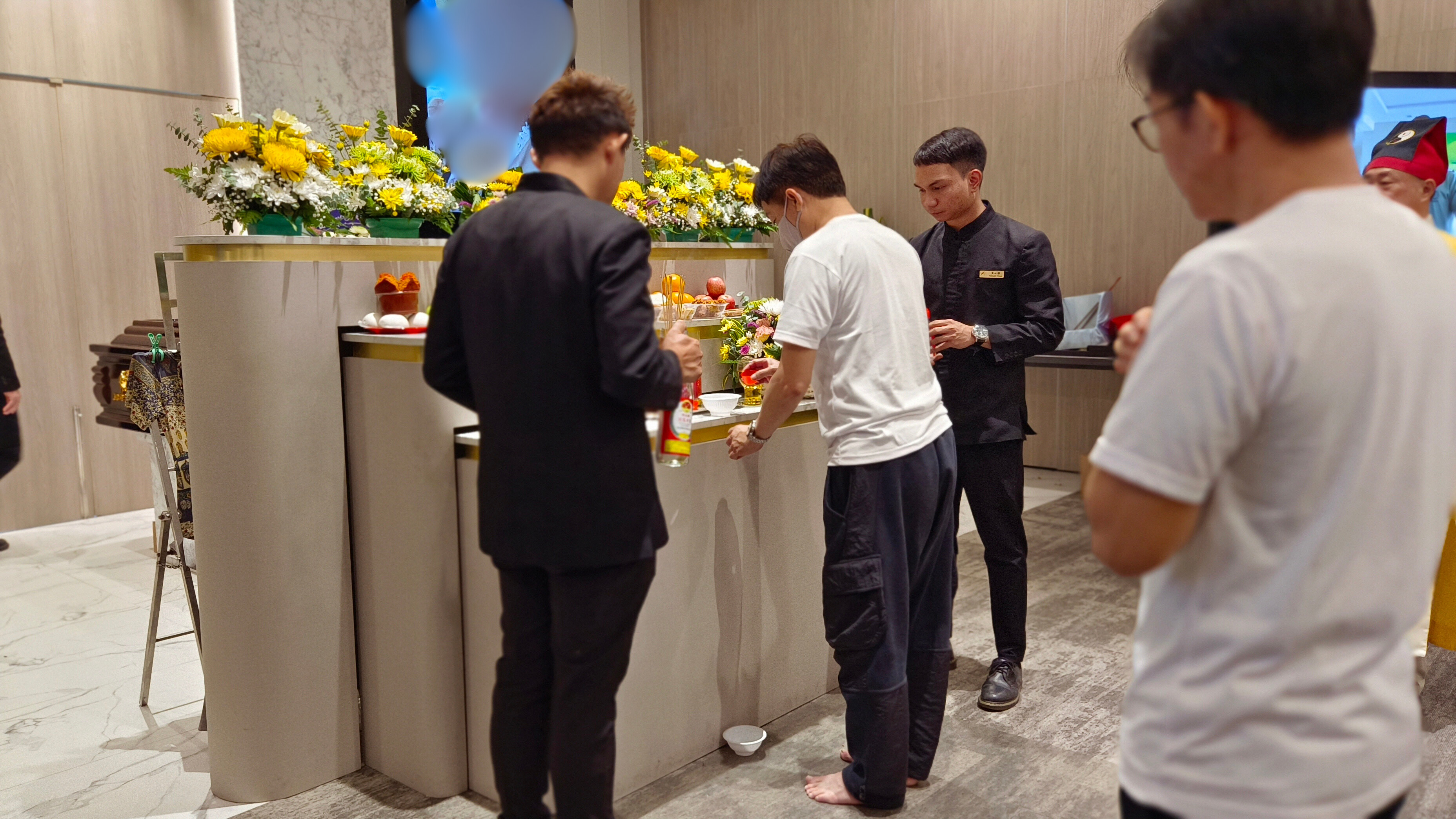 A Hainanese Taoist Funeral blends ancient Taoist beliefs with rich Hainanese customs. Explore four powerful traditions that define it.