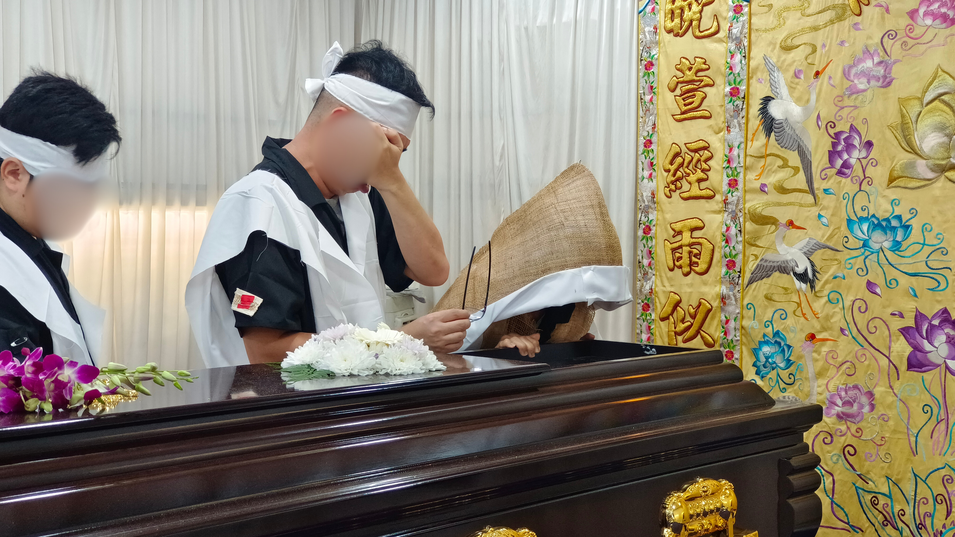 A Cantonese Taoist Funeral is rich in symbolism and respect. Discover four powerful and timeless rituals that define a Cantonese Taoist Funeral.